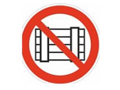 Знак безопасности "Запрещается загромождать проходы и (или) складировать"